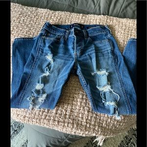 💙 EUC Hollister Low Rise Boyfriend Jeans
